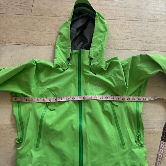 Arcteryx Beta AR in Rare Color | Goretex PRO | women’s L - Picture 9 of 13